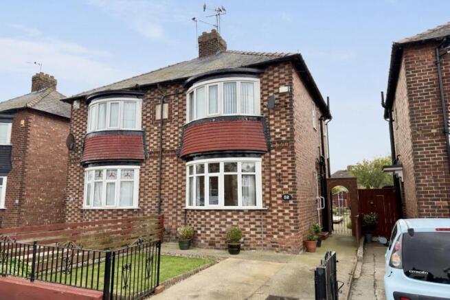 2 bed property, in Park Crescent, £145,000