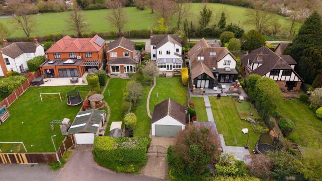 4 bed property, in Old Road, £830,000