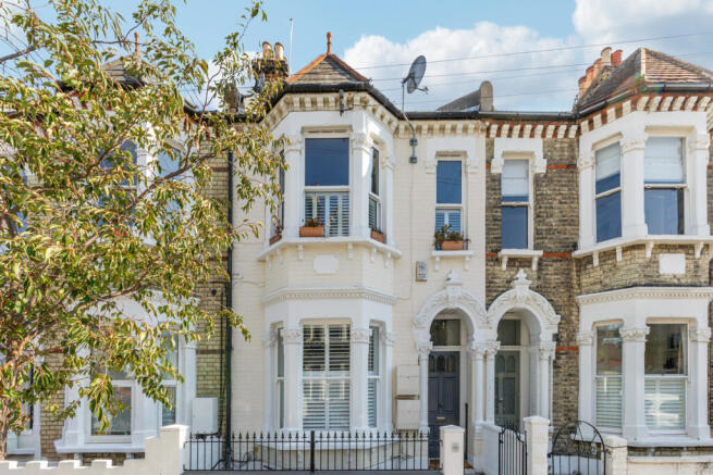 2 bed property, in Thirsk Road, £700,000