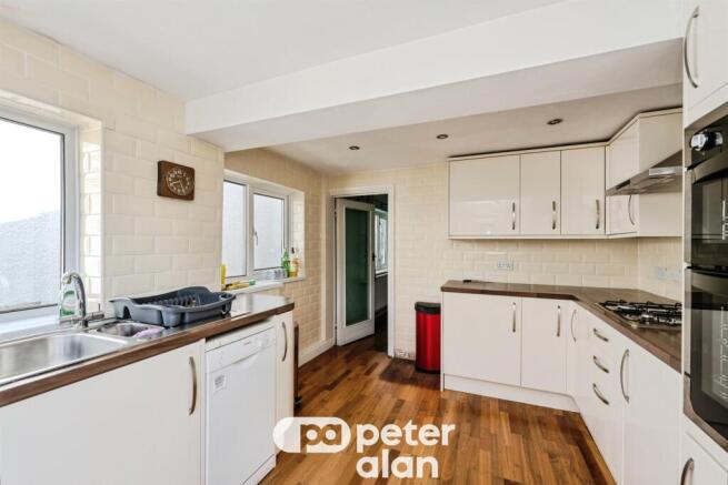 3 bed property, in Rhyddings Terrace, £200,000