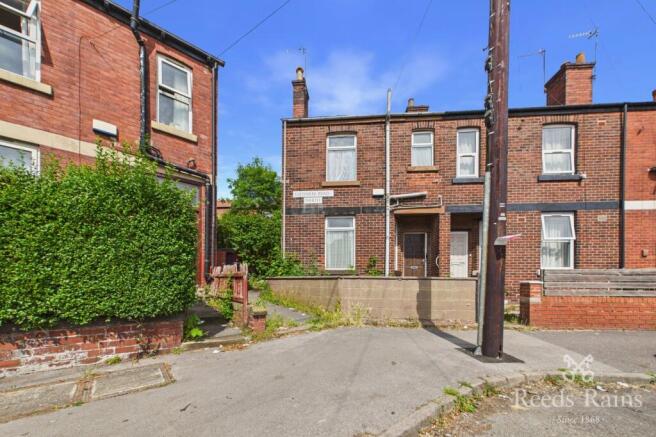 2 bed property, in Ellesmere Road North, £100,000
