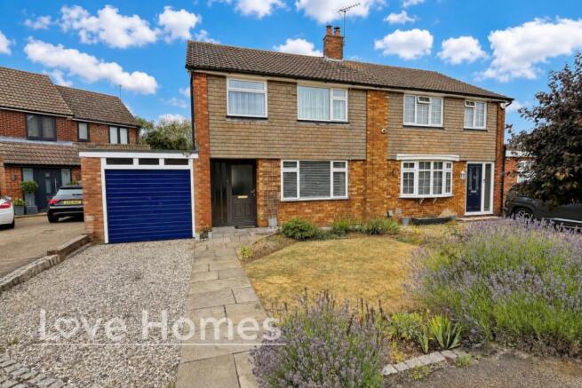 3 bed property, in Wentworth Close, £425,000