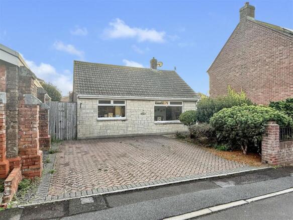 2 bed property, in Putton Lane, £295,000