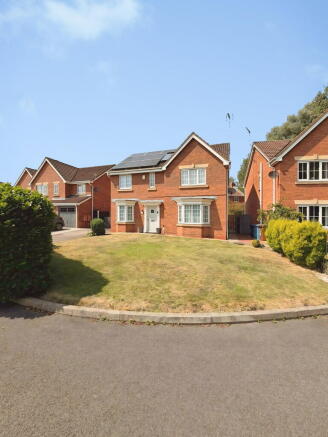 4 bed property, in Selset Way, £325,000