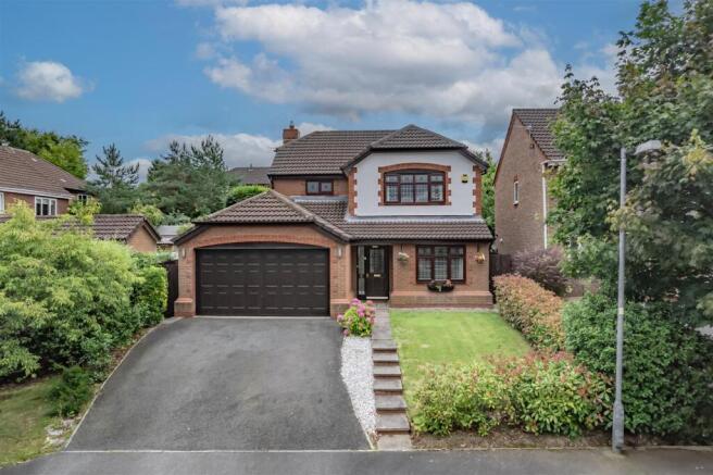 4 bed property, in 18 Waverton Close, £500,000