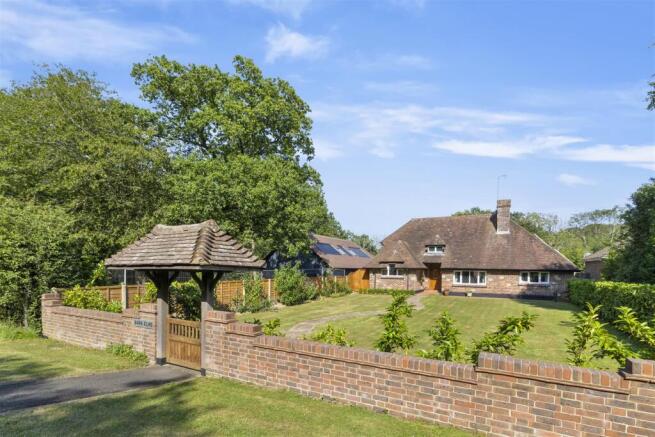 3 bed property, in Polegate Road, £450,000