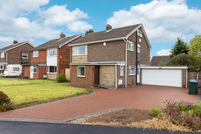 4 bed property, in Tudor Close, £360,000