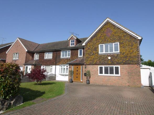 4 bed property, in Dippers Close, £1,000,000