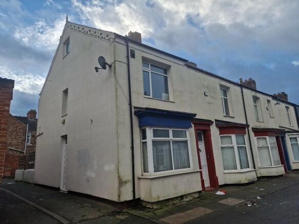 2 bed property, in Grove Street, £65,000