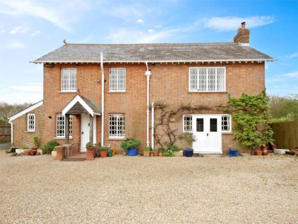3 bed property, in Cranborne Road, £695,000