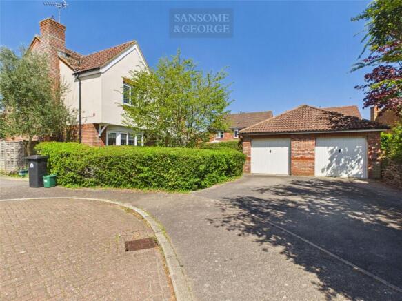 4 bed property, in Farriers Close, £725,000