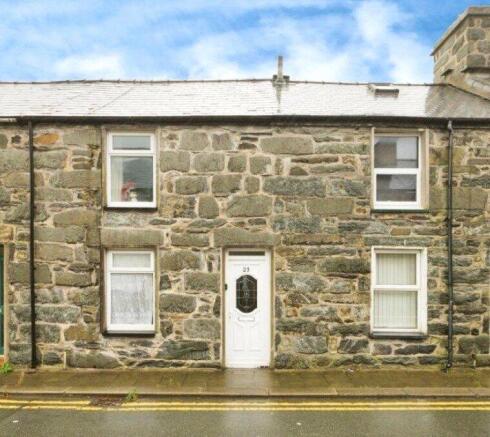2 bed property, in Glynllifon Street, £80,000