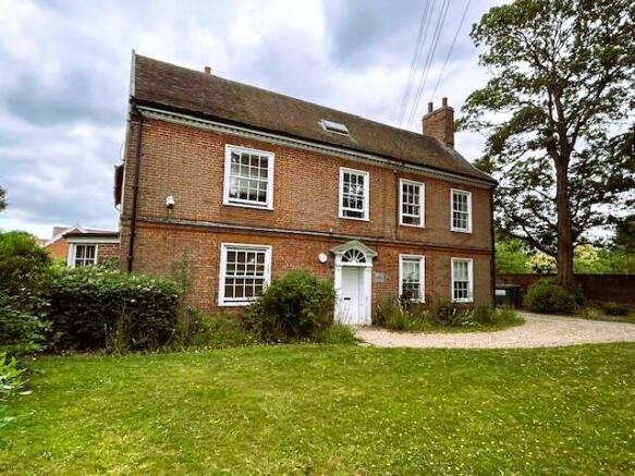 1 bed property, in Grange Road, £95,000