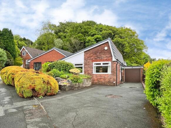 2 bed property, in New Briggs Fold, £210,000