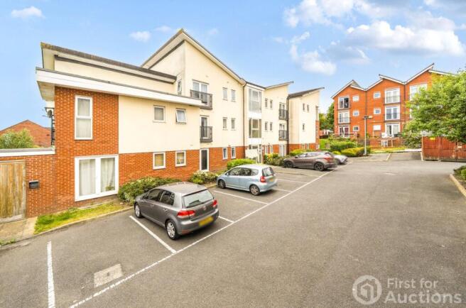 2 bed property, in Wilton Court, £60,000