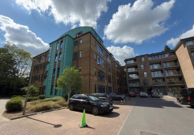 2 bed property, in Flat 48 Weston Court, £210,000
