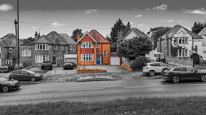 3 bed property, in Alcester Road South, £450,000