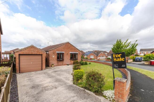 2 bed property, in Holme Drive, £217,000