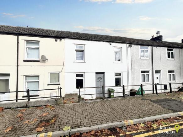 3 bed property, in Broadway, £145,000
