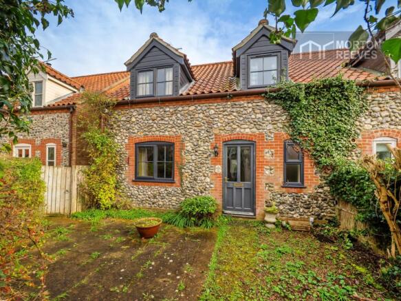 3 bed property, in The Green, £280,000