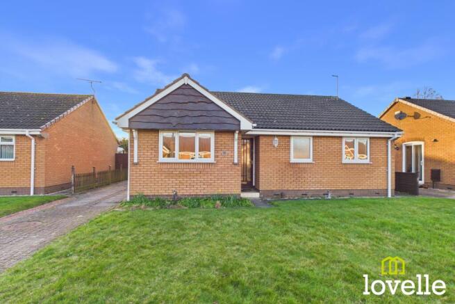 2 bed property, in Inverewe Way, £240,000