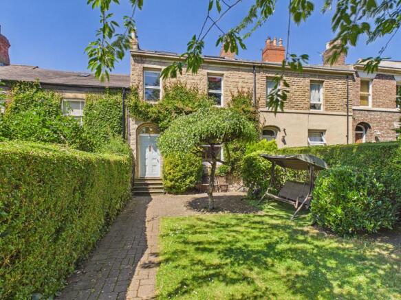 5 bed property, in Woodbine Terrace, £300,000