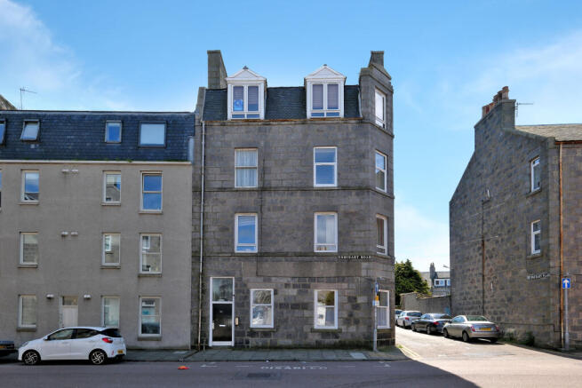2 bed property, in Urquhart Road, £64,000