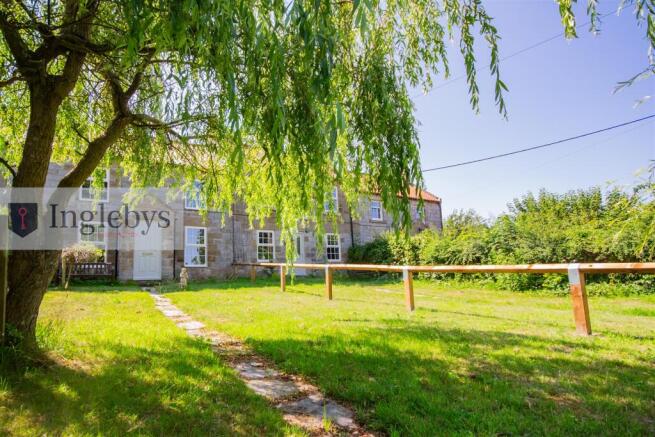 3 bed property, in Petch's Cottages, £275,000