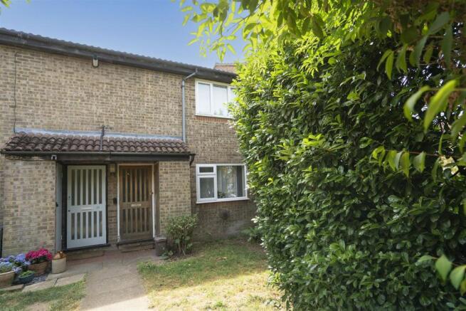 2 bed property, in Hogarth Crescent, £265,000