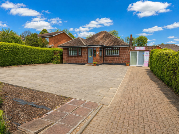 3 bed property, in Station Road, £575,000