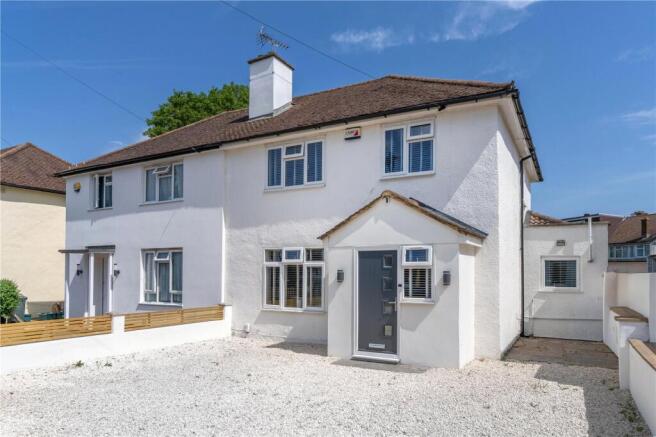 4 bed property, in Hanworth Road, £730,000