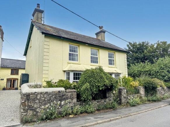 5 bed property, in Sticklepath, £415,000