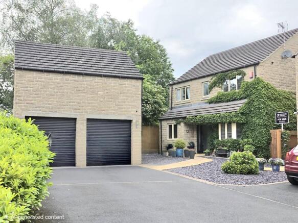 4 bed property, in Main Road, £425,000