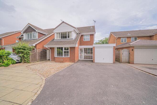 4 bed property, in Hillmorton Road, £625,000