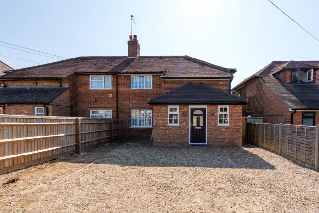 3 bed property, in Jubilee Road, £450,000