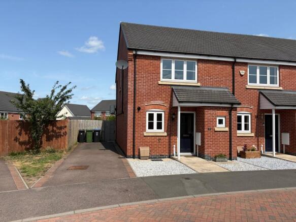 2 bed property, in Buxton Crescent, £239,950