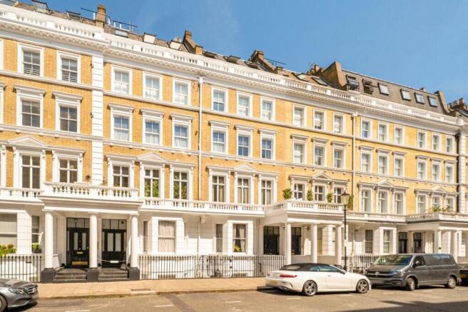 1 bed property, in Flat 1, £450,000