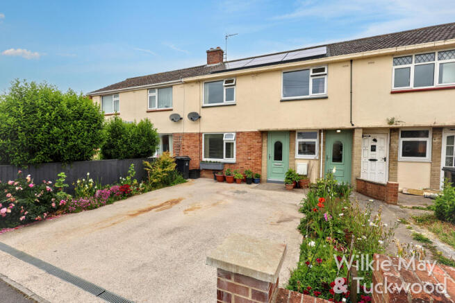 3 bed property, in Moorland Road, £220,000