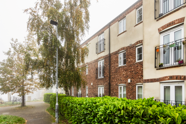 2 bed property, in Waltheof Road, £95,000
