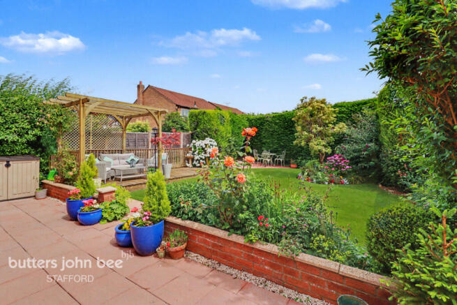 4 bed property, in Ashmore Drive, £390,000