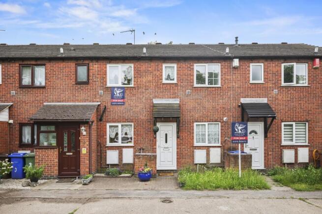 2 bed property, in Florence Close, £290,000