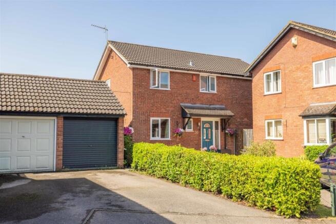 4 bed property, in Moor End, £700,000