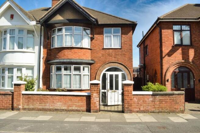 3 bed property, in Dixon Drive, £375,000