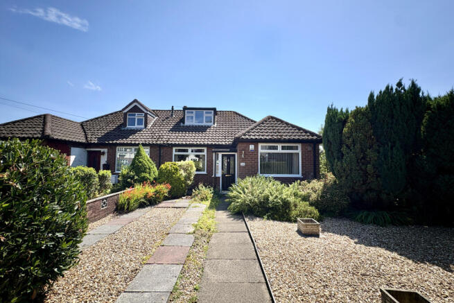 2 bed property, in Pemberton Road, £270,000