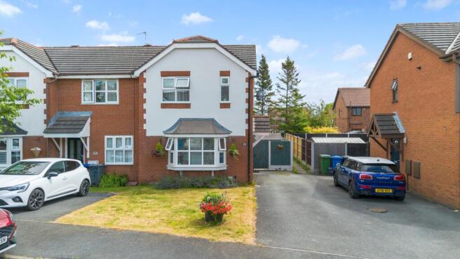 3 bed property, in Matlock Close, £274,950