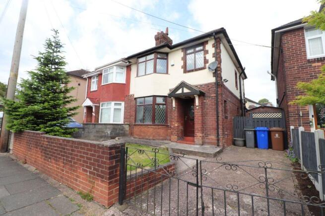 3 bed property, in Chell Green Avenue, £145,000