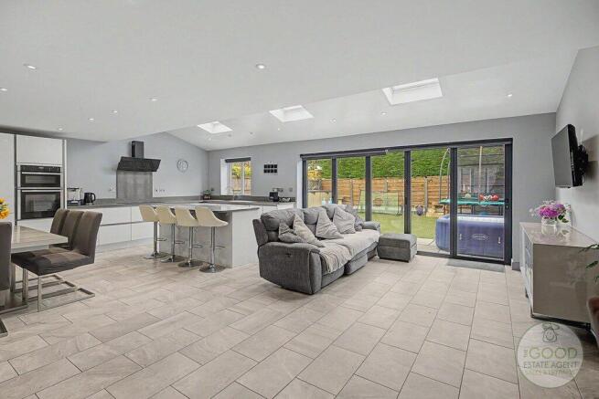 5 bed property, in Windermere Road, £550,000