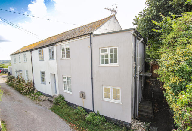 2 bed property, in East Cliff, £360,000