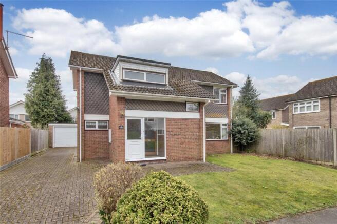 4 bed property, in Fairlight Cross, £550,000
