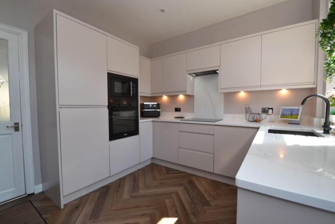 3 bed property, in Kingston Road, £234,950